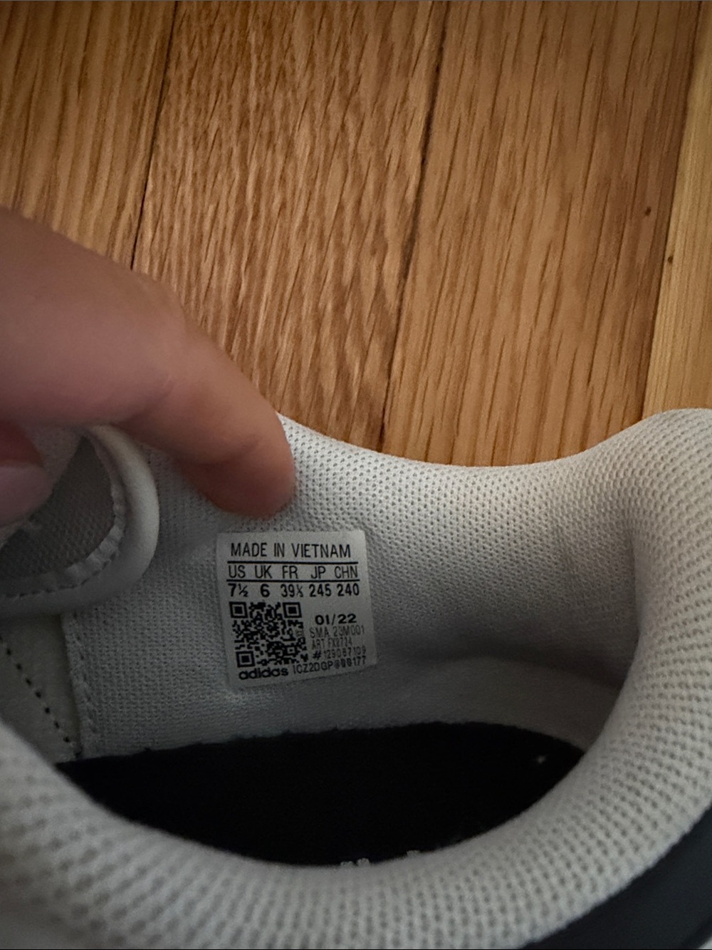 adidas women’s White and Black Low-Top Sneakers - Picture 4 of 7